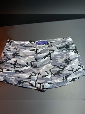 Miley Cyrus & Max Azria Junior Size 13 Shorts Gray/Black Camo